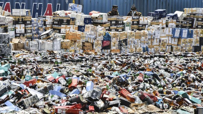 Kejari Teluk Bintuni diadukan advokat dan kliennya ke Kejagung terkait rusak serta hilangnya barang bukti sitaan negara berupa minol jenis bir.