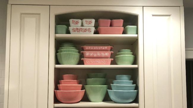Kini berbagai perlengkapan dapur bergaya vintage kembali jadi tren di dunia. Perlengkapan ini bisa membuat dapur makin estetik.