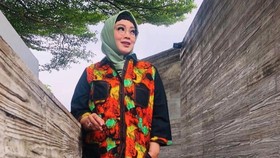 Rina Gunawan Dimakamkan Pakai Protokol, Suami Ucap Perpisahan