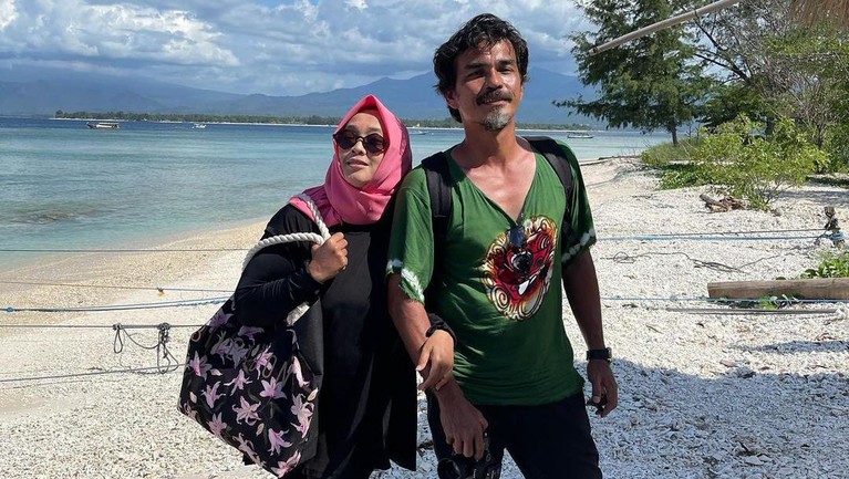 Rina Gunawan dan Teddy Syah Rina Gunawan dan Teddy Syah