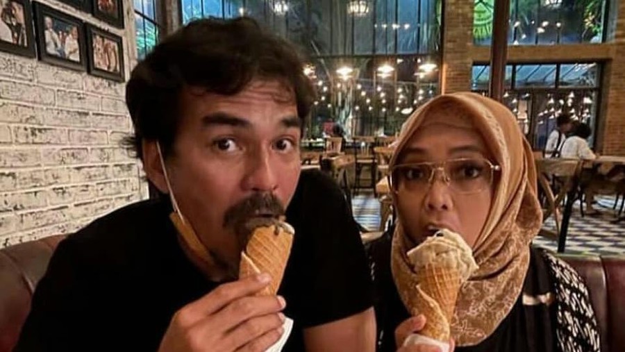 Rina Gunawan dan Teddy Syah