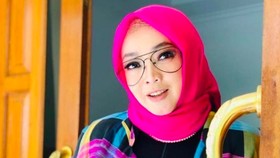 Rina Gunawan Meninggal, Seleb Indonesia Menangis