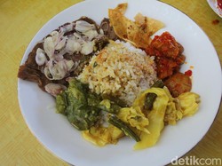 Ngumpet di Dalam Pasar, 5 Warung Nasi Padang Ini Terkenal Enak