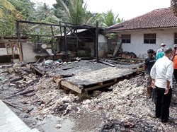 Diduga Korsleting Listrik, Rumah Warga di Pangandaran Ludes Terbakar