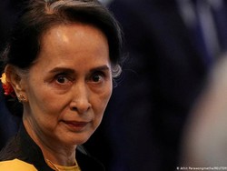 Aung San Suu Kyi Disuntik Vaksin Corona