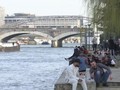 VIDEO: Warga Paris Nongkrong di Siang Hari Hindari Jam Malam