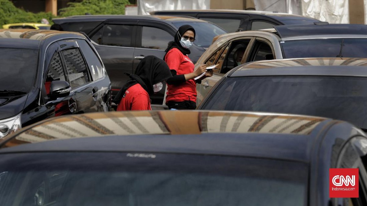 FOTO: Vaksinasi Drive Thru untuk Lansia di Kemayoran