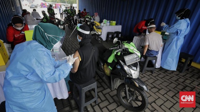 Pemerintah akan menggelar parade drive thru sepeda motor demi mengejar capaian vaksinasi Covid-19.