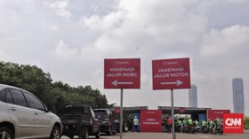 Antrean Tes Swab Drive Thru Mengular di Kembangan Jakarta