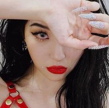 img-title 4 Fakta Nail Art Sunmi, dari Dituduh Lesbian Hingga Jadi Inspirasi