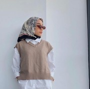 5 Inspirasi Outfit Hijab dengan Vest, Cocok Jadi Office Look Hingga Hangout