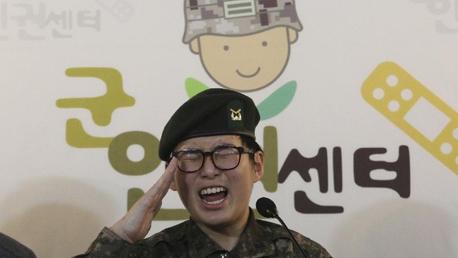 Seorang tentara transgender pertama Korea Selatan, Byun Hui-su ditemukan tewas pada Rabu (3/3).