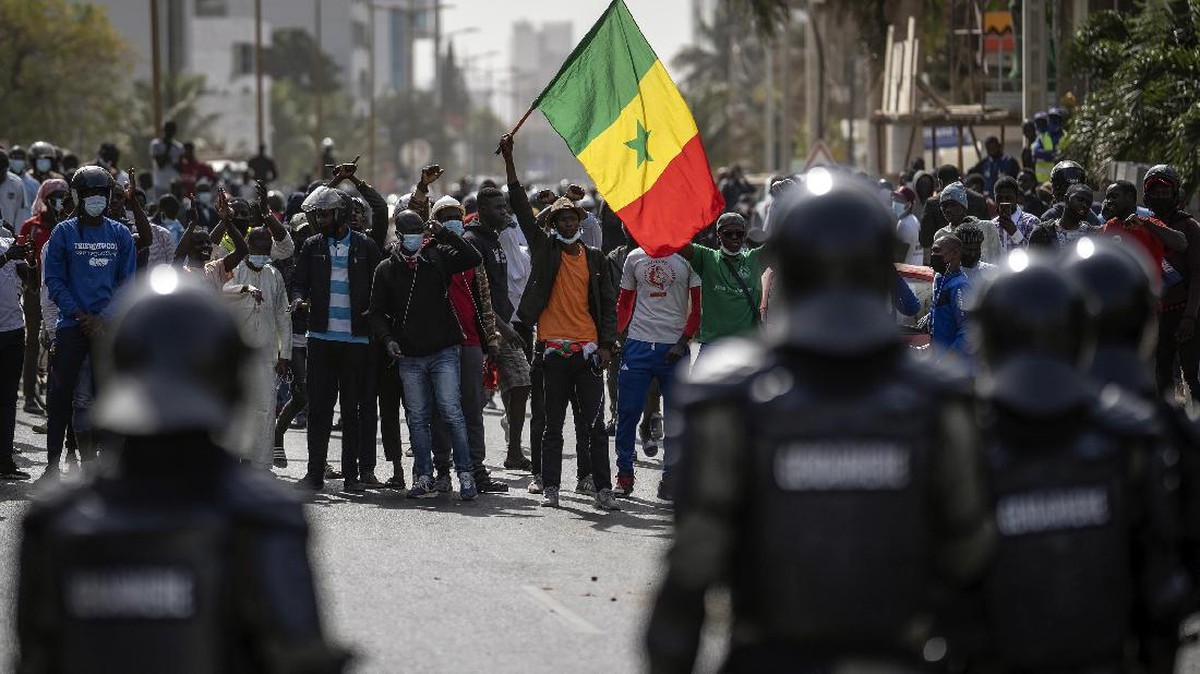 FOTO: Demo Penangkapan Pemimpin Oposisi Senegal Rusuh