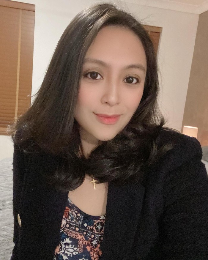 Jill Carissa populer lewat perannya sebagai Dewi Sekarwangi di sinetron kolosal ‘Angling Dharma’. Lama tak terdengar kabarnya, artis yang menikahi seorang bule ini ternyata telah menetap di Australia bersama keluarganya. (Foto: instagram.com/carissajill)