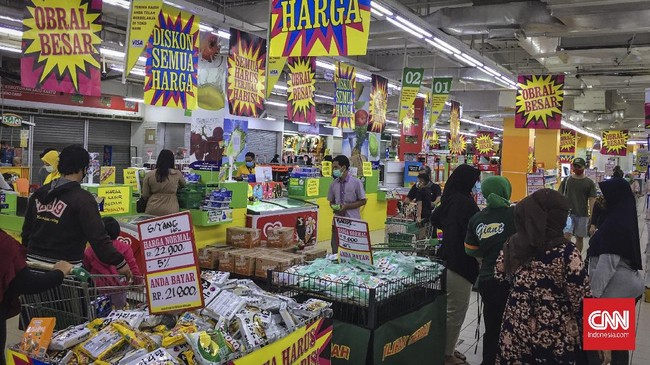 FOTO: Diskon Besar-besaran Giant Kalibata Jelang Tutup
