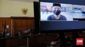 Penerima Uang Salah Transfer BCA Dituntut 2 Tahun Bui