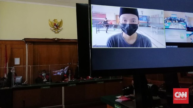 Majelis Hakim melanjutkan proses persidangan kasus salah transfer BCA Rp51 juta usai menolak nota keberatan atau eksepsi terdakwa.