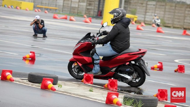 Astra Honda Motor menarik kembali PCX 160 dan ADV 160 dari tangan konsumen.