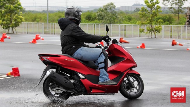 Honda Indonesia sedang mengalami keterlambatan distribusi produk yang diakibatkan kelangkaan pasokan chip dan melanda seluruh dunia.