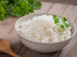 Lebih Sehat Nasi Dingin atau Nasi Panas? Ini Penjelasan Ilmiahnya!