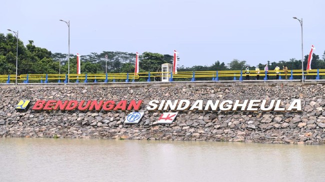 Balai Besar Wilayah Sungai Cidanau, Ciujung, Cidurian (BBWSC3) menjelaskan sekitar 2 juta kubik air luber dari waduk ke permukiman warga Serang.
