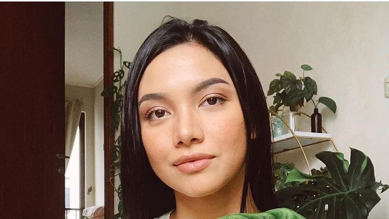 Kumpulan Artis Yang Hobi Koleksi Tanaman Hias Berikut adalah artis-artis yang memiliki hobi mengkoleksi tanaman hias