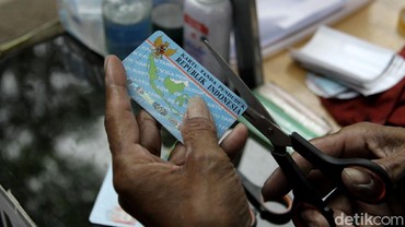 Pemerintah Kena Protes Keras karena Berikan Transgender Hak Punya KTP