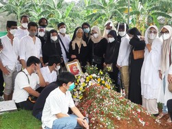 Artis Senior Asmiar Yahya Dimakamkan