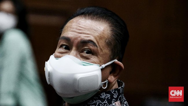 Pengusaha Djoko Tjandra divonis 4,5 tahun penjara terkait penghapusan nama dari DPO dan pengurusan fatwa MA.