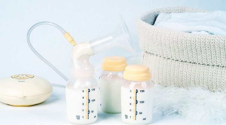 Cara Menyimpan ASI Perah dan Peralatan Pumping yang Bunda Butuhkan Untuk menjaga kualitas ASI yang telah diperah, Bunda bisa memastikan melakukan penyimpanan ASI dengan benar. Baik di dalam freezer, maupun di lemari es biasa.