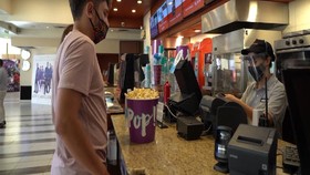 VIDEO: Setahun Tutup, Bioskop Akhirnya Kembali Beroperasi