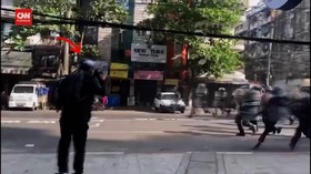 VIDEO: Detik-detik Jurnalis AP Ditangkap Militer Myanmar