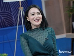 Wika Salim Meneriaki Sopir Truk Ayam yang Pajang Wajahnya