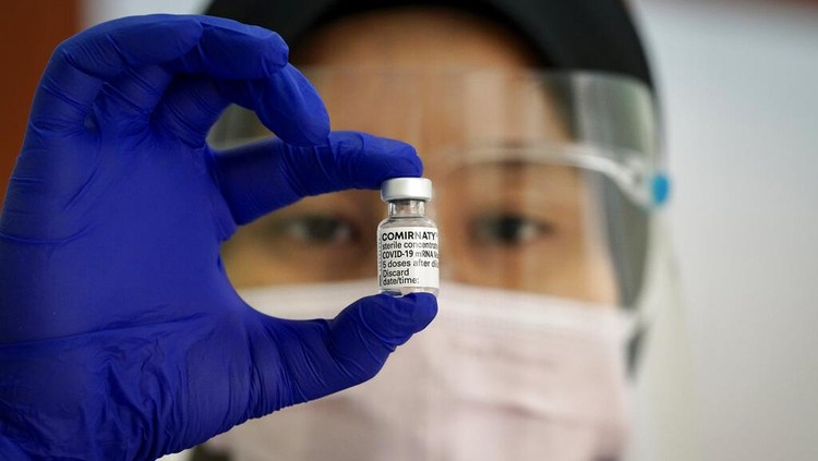 Mutasi varian baru B117 dikonfirmasi terdeteksi di Indonesia. Wakil Menteri Kesehatan RI dr Dante Saksono mengumumkan dua kasus varian Corona dari Inggris, Selasa (2/3/2021). Indonesia bukan negara pertama di Asia yang melaporkan adanya mutasi baru virus Corona B117.