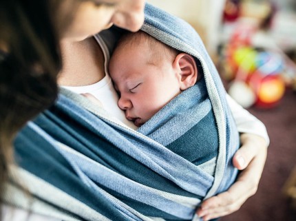 Yang Harus Bunda Pertimbangkan Sebelum Beli Gendongan Bayi Baby Wrap