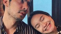 <p>Satine Zaneta kini berusia 18 tahun. Semakin besar usianya, Satine seperti kakak adik dengan ayahnya, lho. (Foto: Instagram @satinezaneta_gallery)</p>