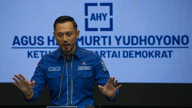 Mahfud MD menyebut dari sisi hukum saat ini belum bisa diputuskan siapa yang benar terkait KLB Demokrat. Pemerintah sampai saat ini masih mengakui AHY Ketum.
