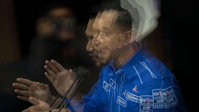 Menko Polhukam Mahfud MD menyebut UU Parpol dan AD/ART menjadi rujukan pemerintah untuk menyelesaikan polemik di Partai Demokrat.