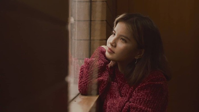 Perempuan kelahiran tahun 2000 ini juga sempat viral setelah mengunggah video Odading Mang Oleh versi vokal. Gita memang sangat aktif di media sosial, akun TikToknya pun sukses memiliki jutaan pengikut. (Foto: Instagram.com/idgitaf)