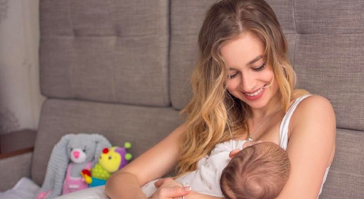 Bunda Terkena Mastitis, Berbahaya kah Bila Menyusui Bayi? Mastitis memang terasa sakit dan tidak nyaman, namun tidak berbahaya bagi bayi, bahkan sebaiknya Bunda tetap menyusui untuk mempercepat proses penyembuhan.