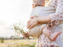 Manfaat Gendongan Bagi si Kecil, Termasuk Meningkatkan Bonding