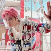 Harga Outfit Kasual Member NCT di Seri 24hr RELAY CAM