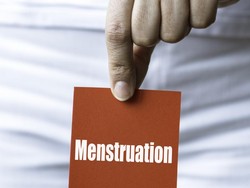 8 Tips Meredakan Nyeri Haid: Jangan Cuma Suruh Minum Air Putih!