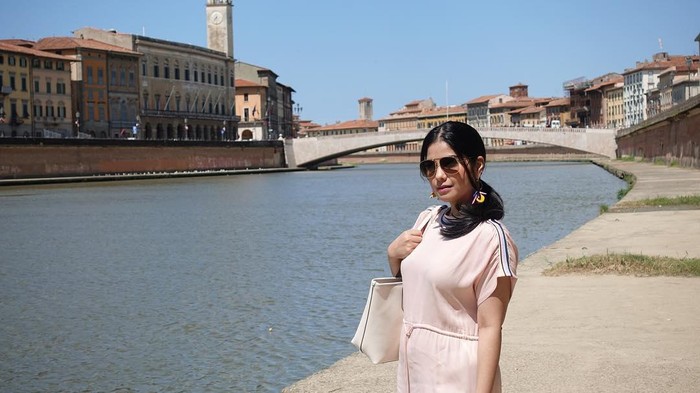 Kenang Momen Lawas, Annisa Pohan Unggah Foto Dirinya Saat Dijadikan Cover Majalah