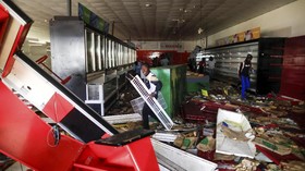FOTO: Penjarahan Supermarket Warnai Kerusuhan di Senegal