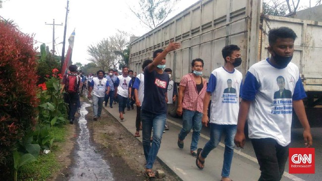 Massa KLB Demokrat dan DPD Demokrat Sumatera Utara terlibat bentrok di lokasi pelaksaan Kongres Luar Biasa di Deli Serdang.