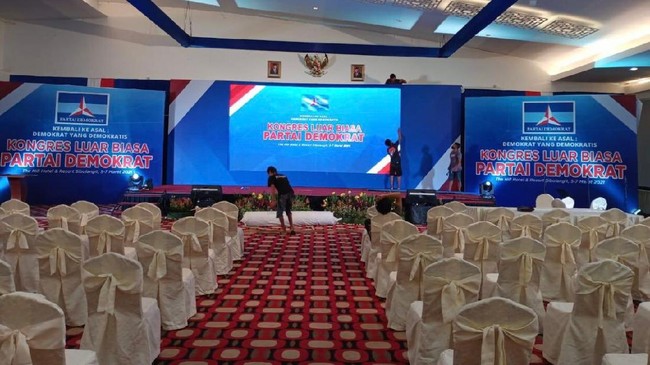 Lantaran Polri tidak mengeluarkan izin Kongres Luar Biasa di Deli Serdang, Sumatera Utara, Partai Demokrat pun meminta pembubarannya.