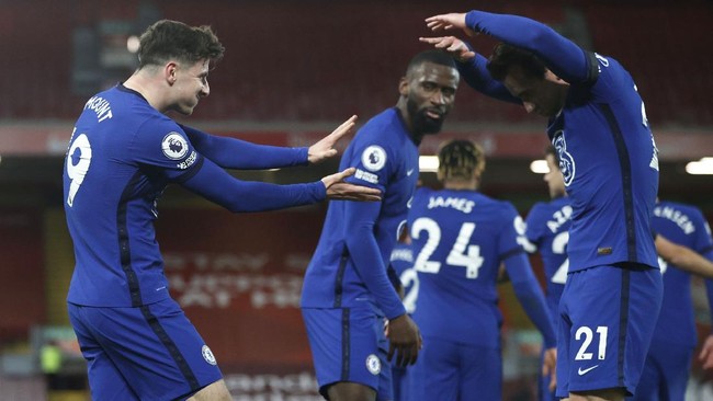 Gelandang Chelsea Mason Mount merayakan gol kemenangan ke gawang Liverpool dengan melakukan jurus kamehameha dari kartun Dragon Ball.