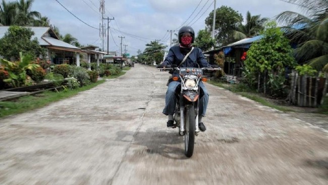 Di tengah pandemi, mantri BRI tetap melakukan pendampingan dan pelayananan kepada masyarakat dan pelaku UMKM agar tak kesulitan mengakses layanan keuangan.