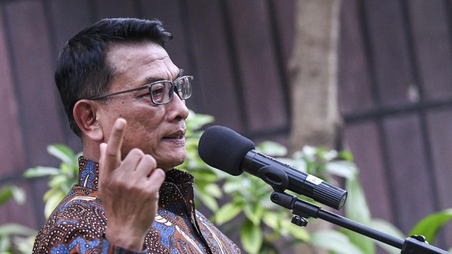 Kepala Staf Presiden (KSP) Moeldoko membela dua putra Presiden Jokowi, Gibran Rakabuming Raka dan Kaesang Pangarep, yang dilaporkan ke KPK karena dugaan TPPU.